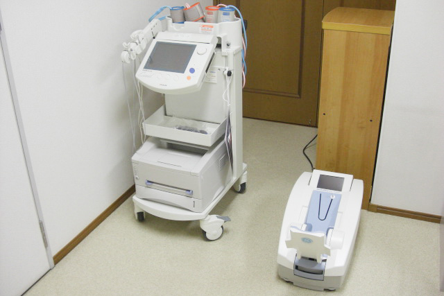 血圧脈波検査装置と超音波骨密度測定装置
